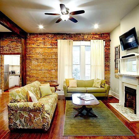 Newly Renovated Historic Savannah Townhome! Exterior photo