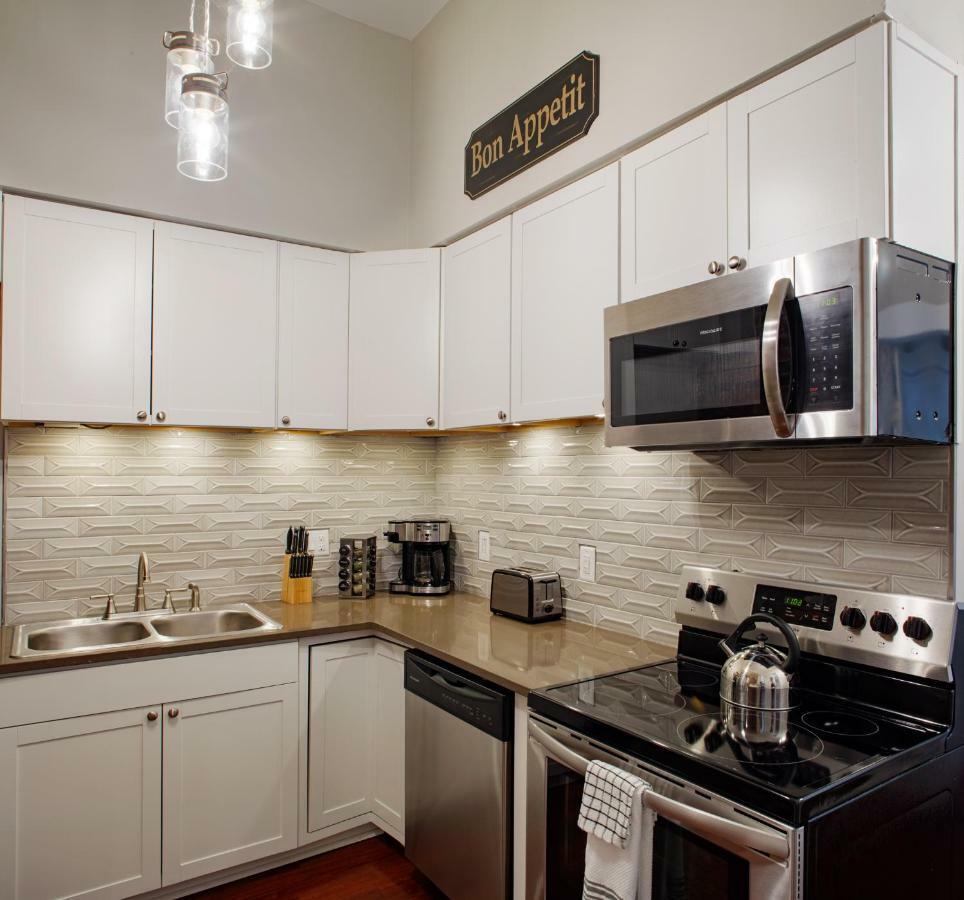 Newly Renovated Historic Savannah Townhome! Exterior photo