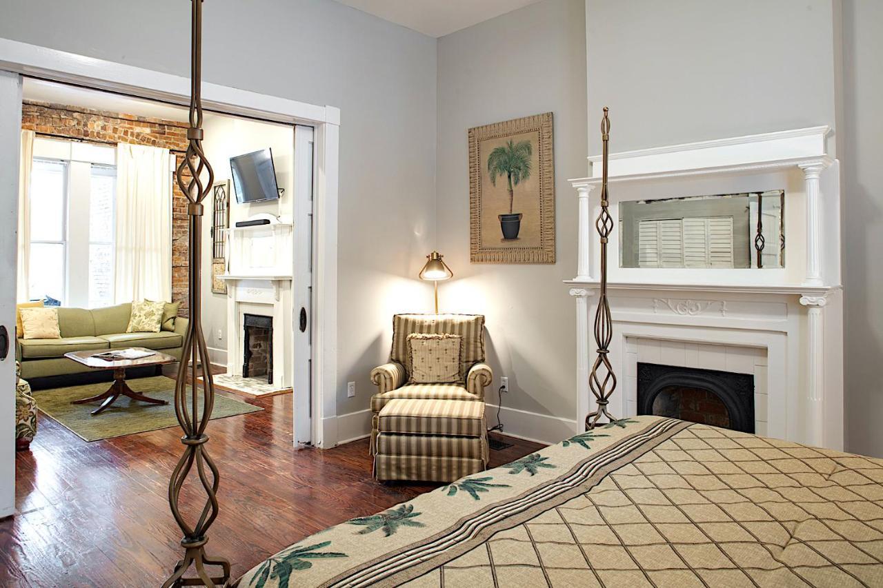 Newly Renovated Historic Savannah Townhome! Exterior photo