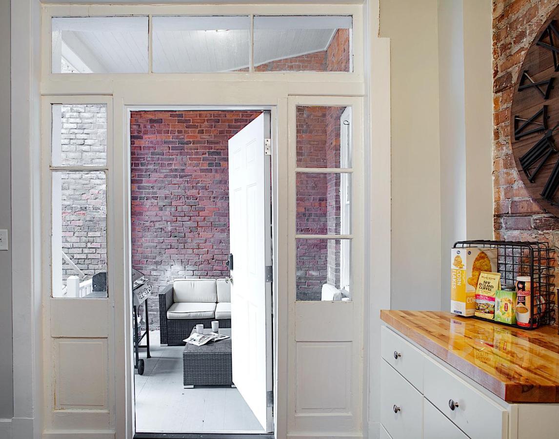 Newly Renovated Historic Savannah Townhome! Exterior photo