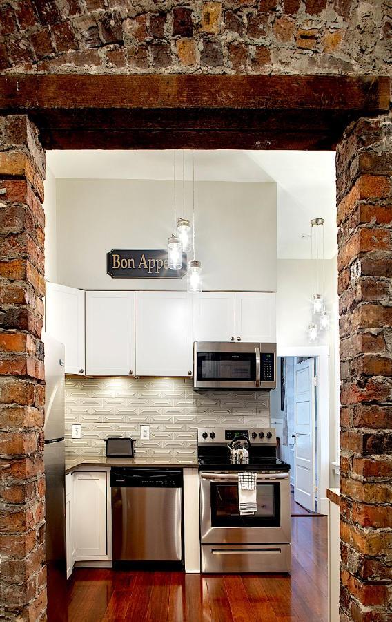 Newly Renovated Historic Savannah Townhome! Exterior photo