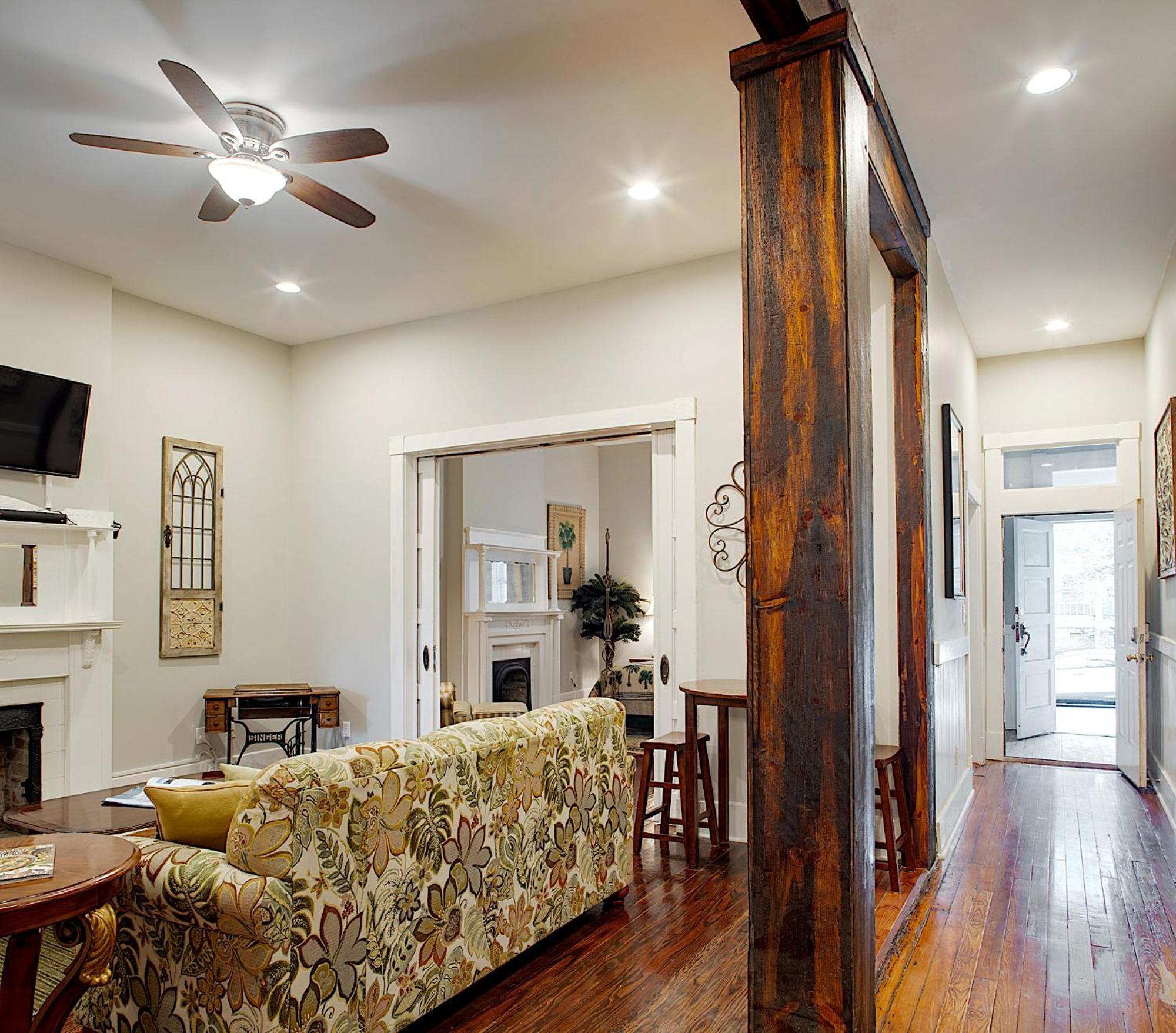 Newly Renovated Historic Savannah Townhome! Exterior photo