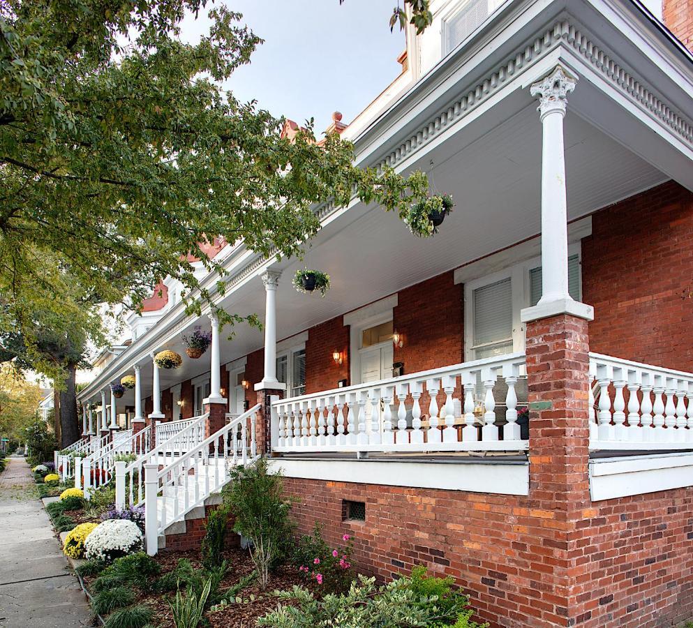 Newly Renovated Historic Savannah Townhome! Exterior photo