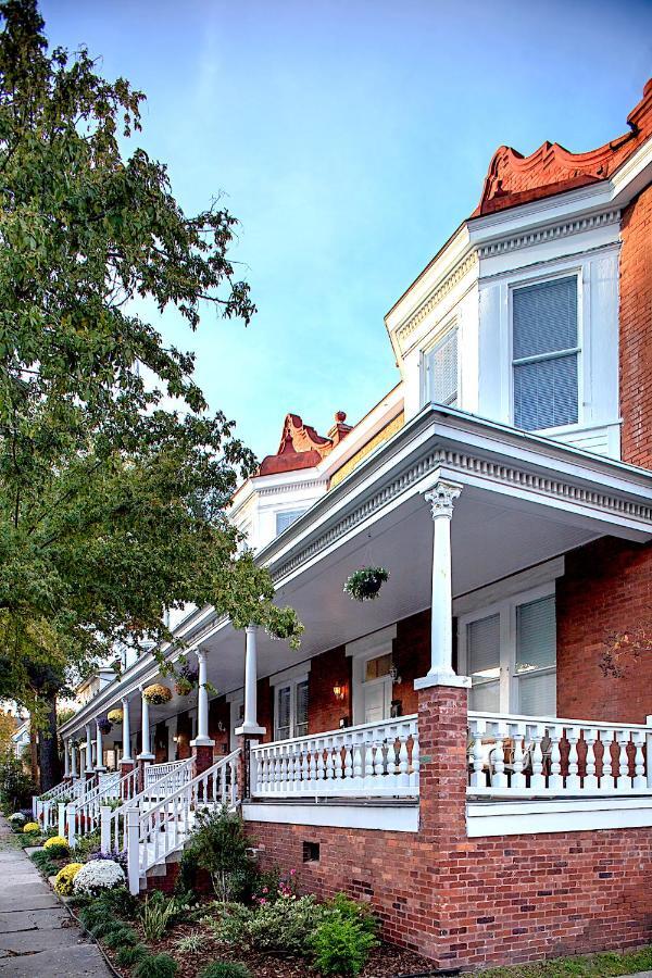Newly Renovated Historic Savannah Townhome! Exterior photo